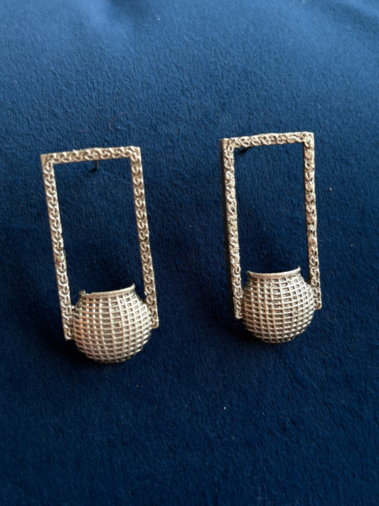 Urja Pot Frame Earrings