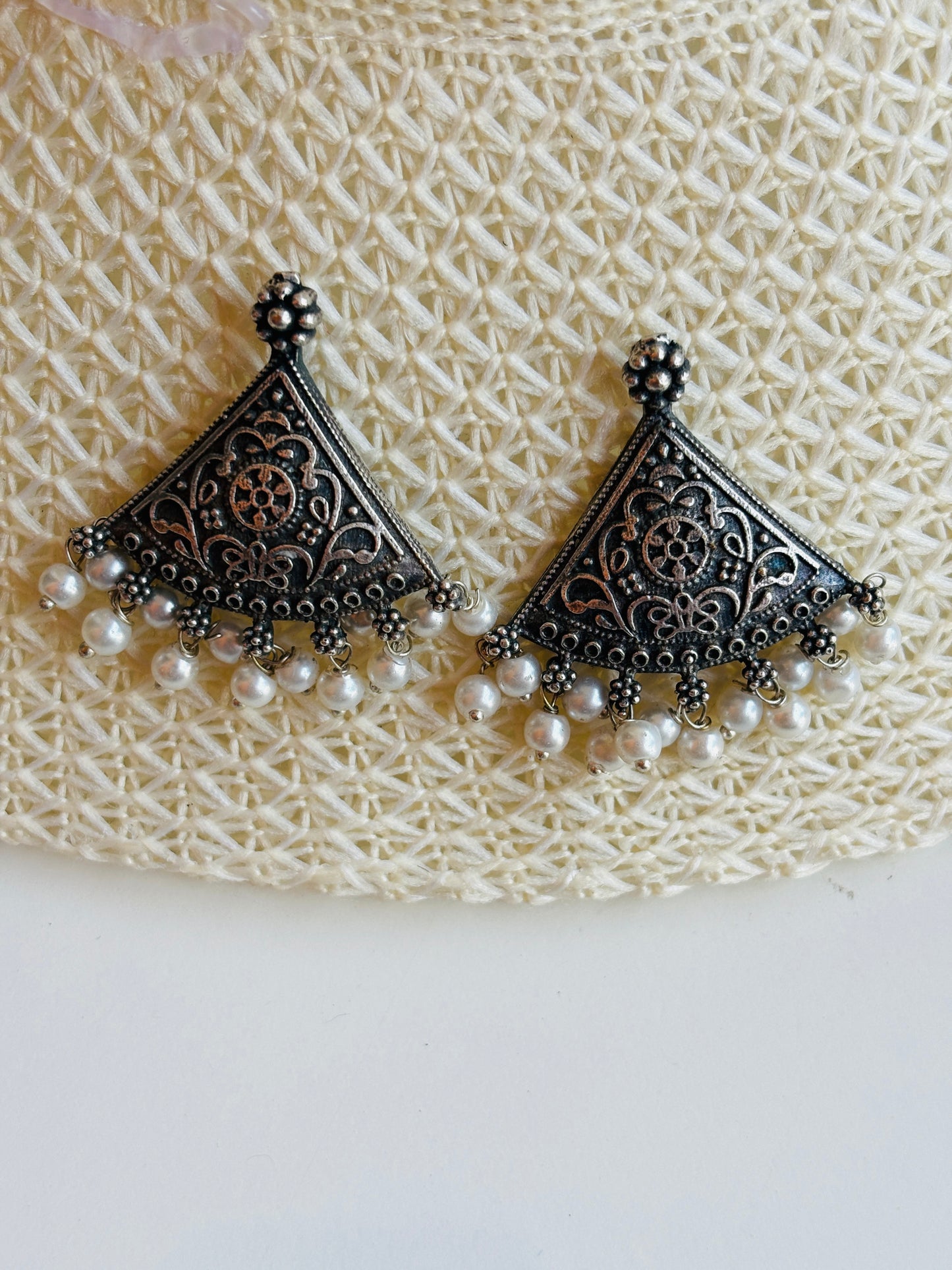 Oxidised stud