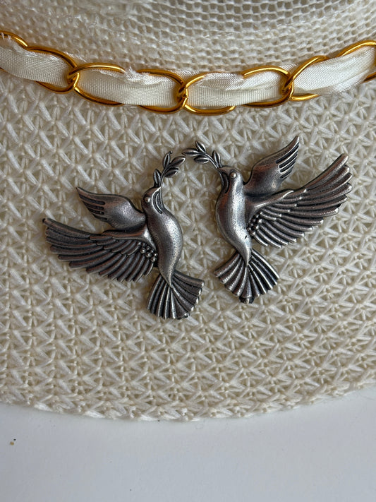 Bird stud