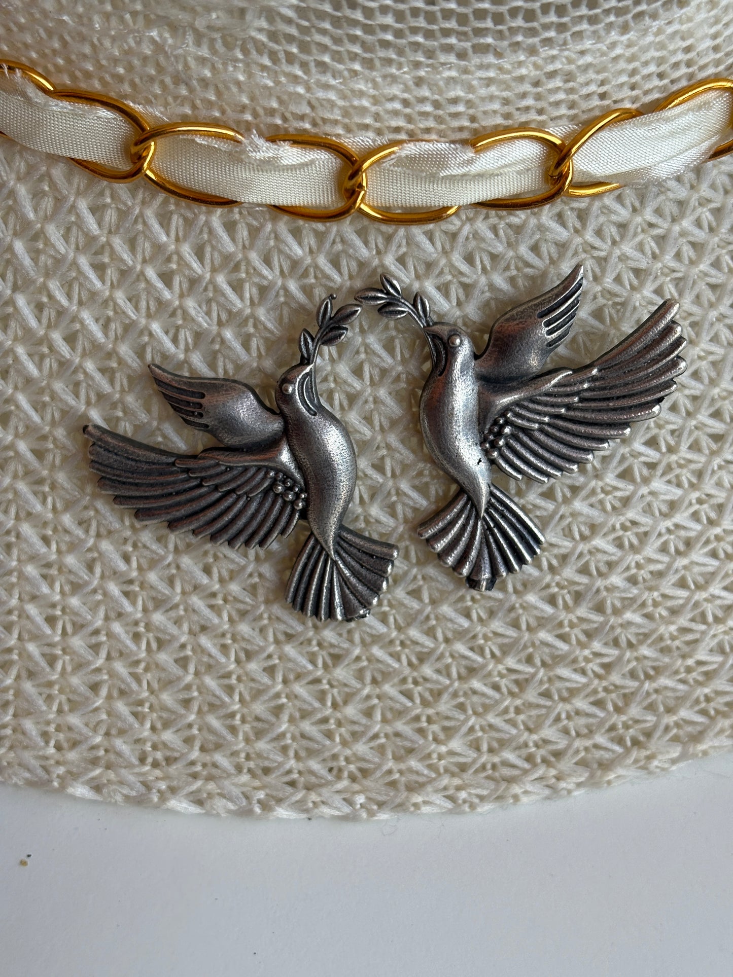 Bird stud